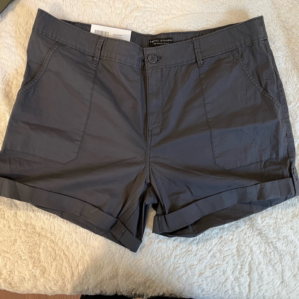 NWT Utility Short with Pockets